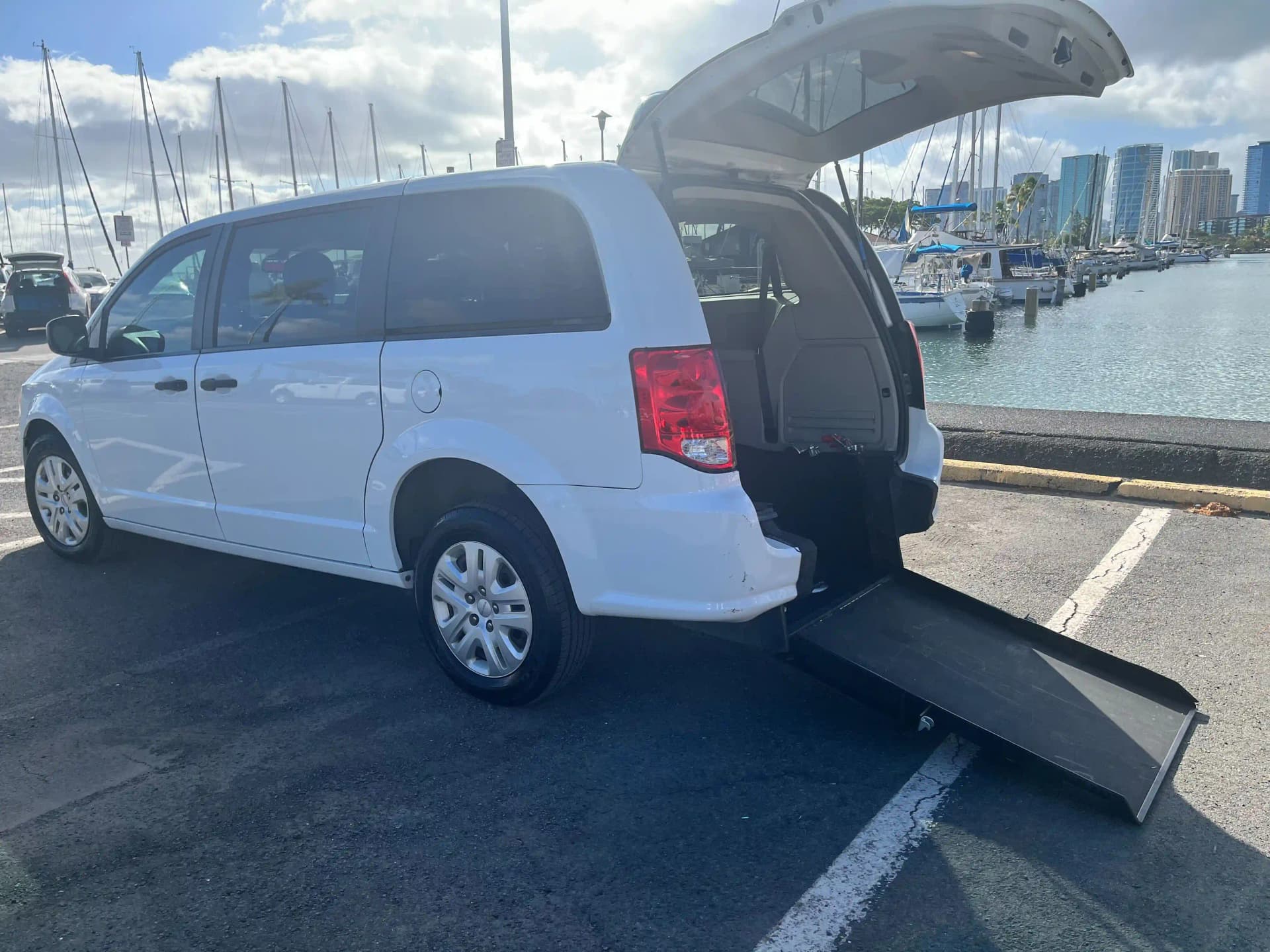 Car Image 9
